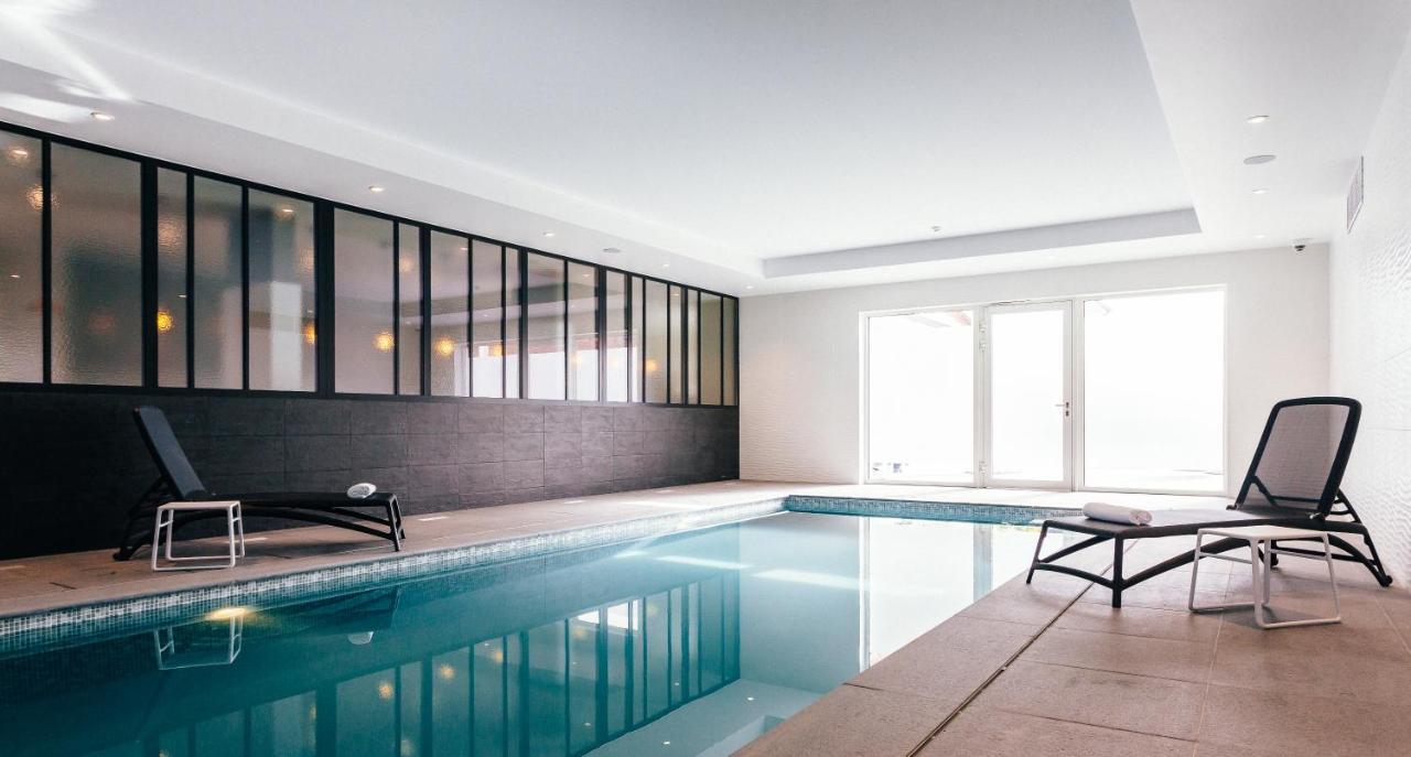 Holiday Suites นิวว์ปอร์ท ภายนอก รูปภาพ