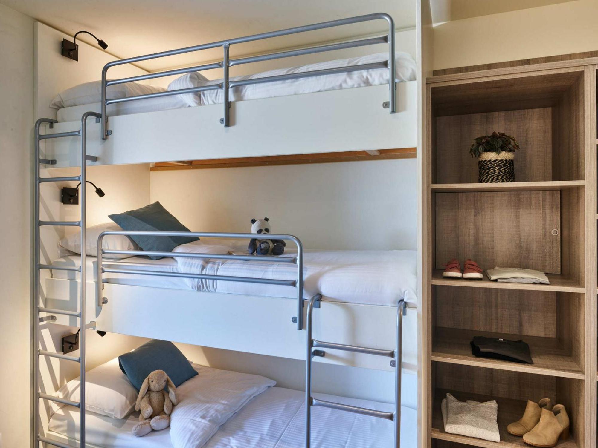Holiday Suites นิวว์ปอร์ท ห้อง รูปภาพ