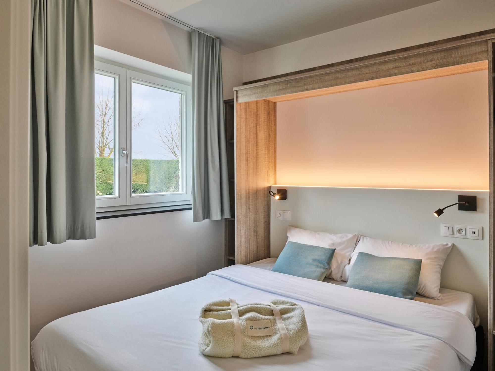 Holiday Suites นิวว์ปอร์ท ภายนอก รูปภาพ