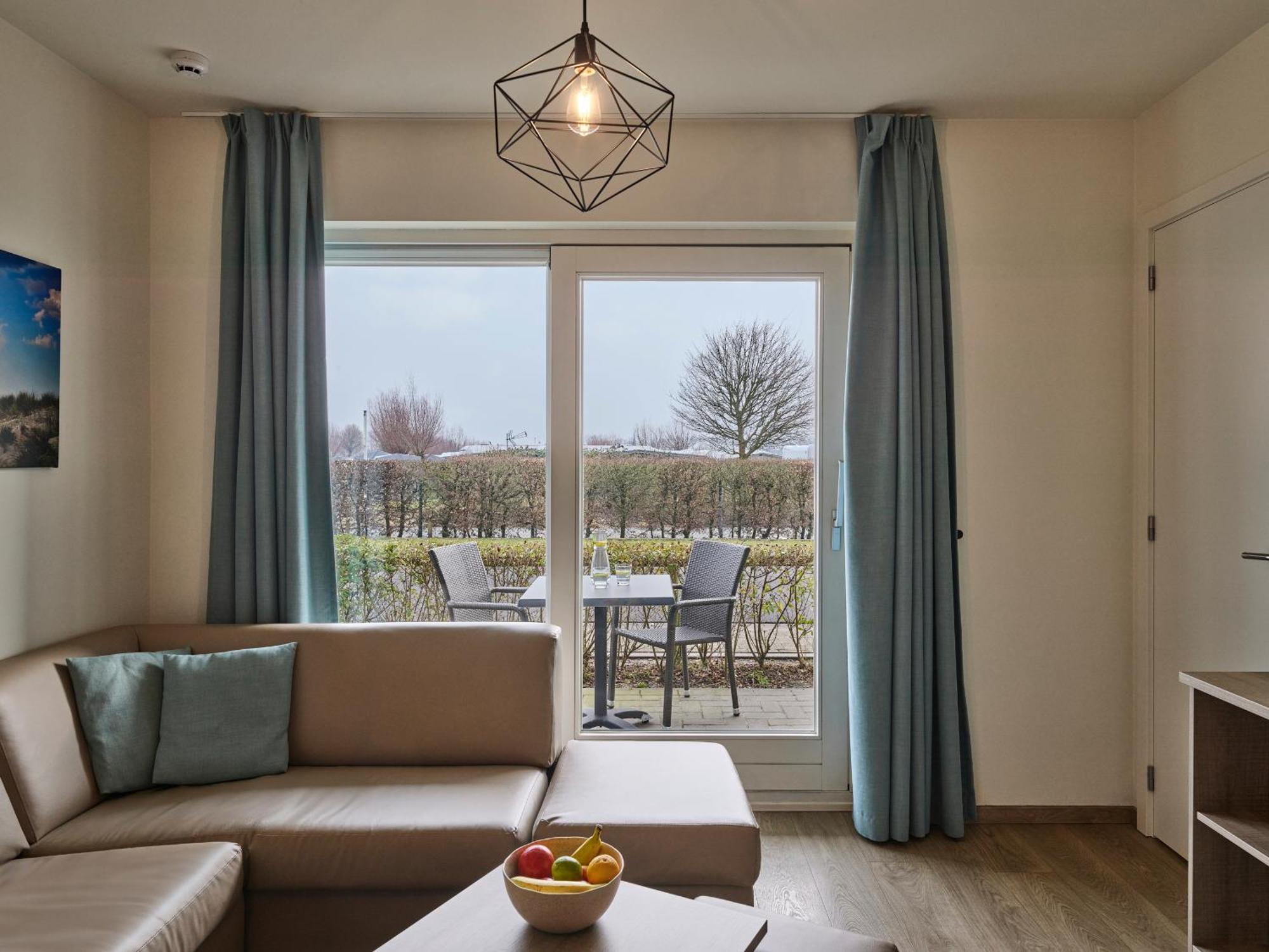 Holiday Suites นิวว์ปอร์ท ภายนอก รูปภาพ